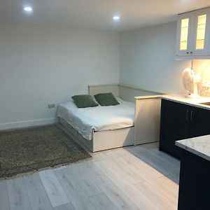 Zimmer mit Kingsize-Bett